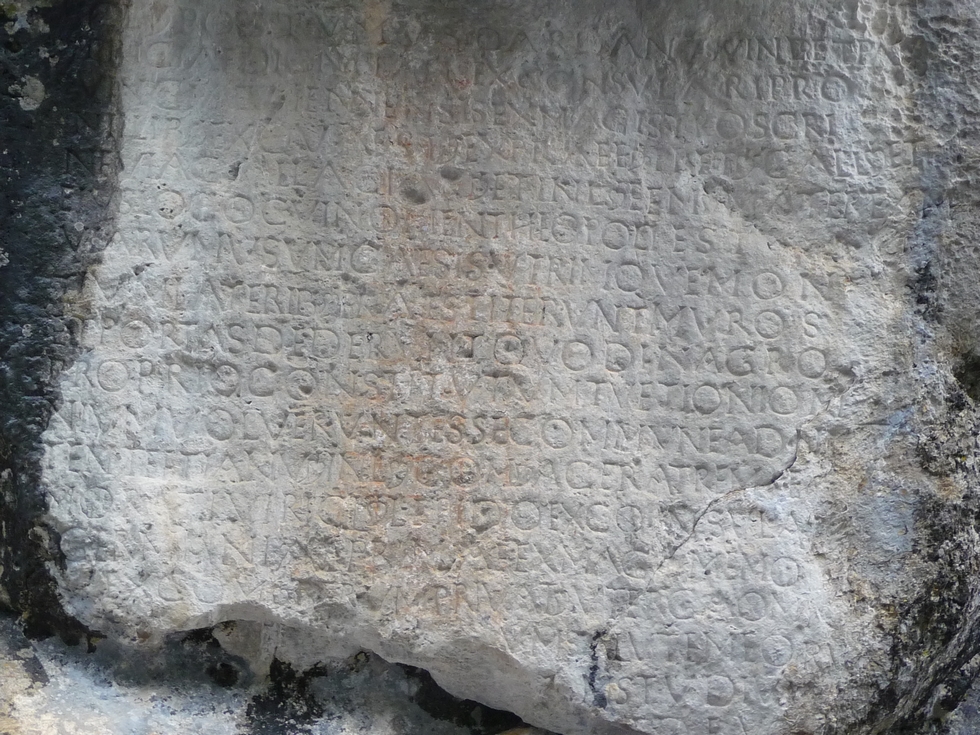 inscription-pierre-ecrite