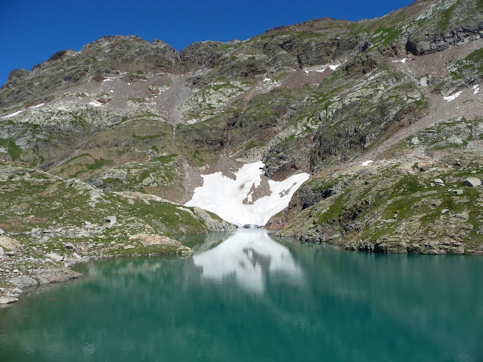neve-lac-milieu-caillauas-lait-glaciaire
