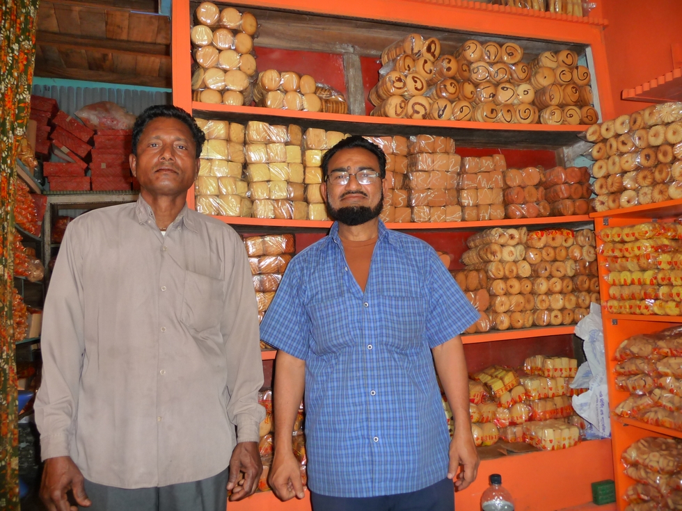 abou-patron-excellente-biscuiterie-bangladesh-chez-mes-amis-voyage-d-exception
