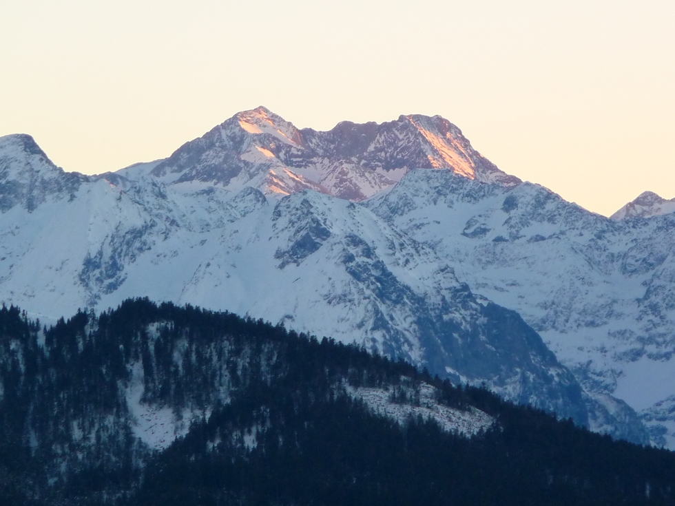 massif-posets-au-dessus-ardengost-loin-de-la-foule-premier-janvier-fin-apres-midi