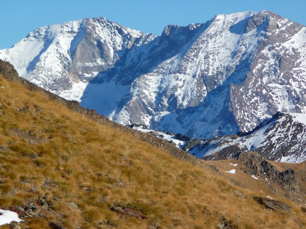 deux-grands-sommets-celebres-pyrenees-posets-espadas-neiges-automne-col-des-vaches-vallee-trigoniero