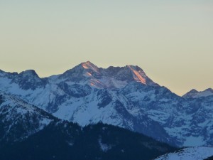 posets-et-espadas-sont-derniers-eclaires-randonnee-au-crepuscule-sur-montaut