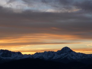 le-spectacle-commence-randonnee-au-crepuscule-sur-montaut