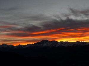 panorama-au-couchant-randonnee-au-crepuscule-sur-montaut