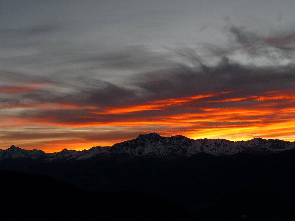 panorama-au-couchant-randonnee-au-crepuscule-sur-montaut