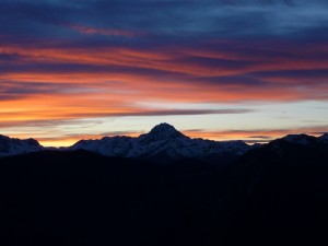 soudain-le-ciel-bleuit-randonnee-au-crepuscule-sur-montaut