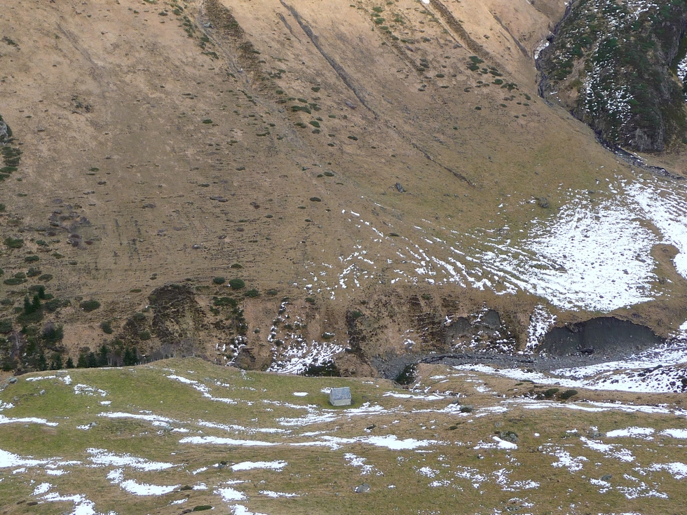 cabane-ourtiga-aux-barguerettes-val-d-aube-fin-mois-janvier-tres-peu-enneige