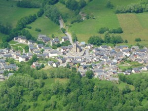 village-azet-cliche-pris-depuis-secteur-ens-pic-lumiere-pla-d-adet-toponymie-vallee-aure-2