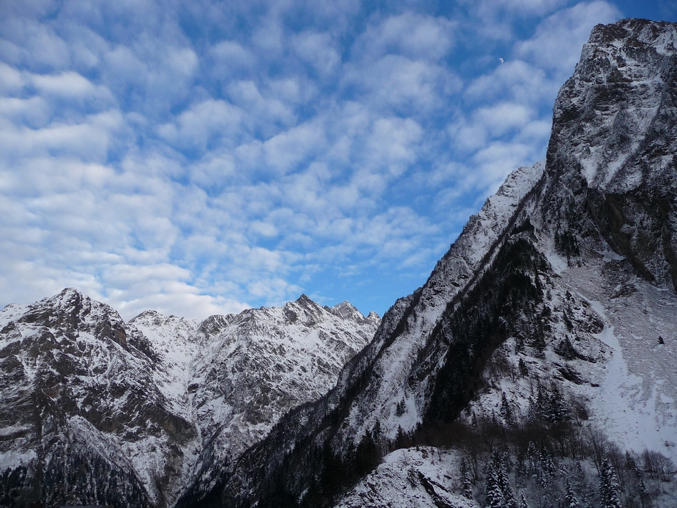 sur-droite-pic-midi-genos-balade-dans-vallon-la-pez