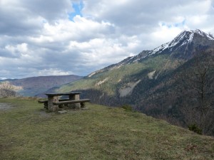 pour-repos-randonneur-au-bout-piste-aube-le-bout-de-la-piste-aube