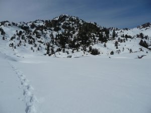 je-suis-arrive-au-lac-vert-qui-est-encore-bien-blanc-estibere-et-gourguet-2