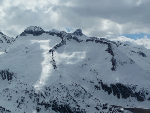 cylindre-estaragne-et-plus-loin-pic-long-une-partie-barrage-cap-de-long-mi-avril-au-monpelat-2