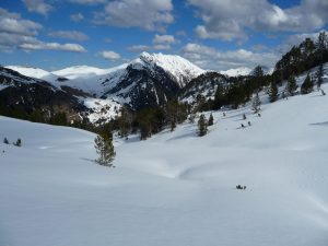 enfoui-sous-neige-le-gr-passe-par-la-mi-avril-au-monpelat-2