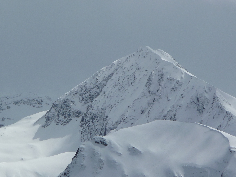 dernier-coup-d-oeil-hivernal-avant-descente-en-raquettes-sur-cap-de-la-pene-de-soulit