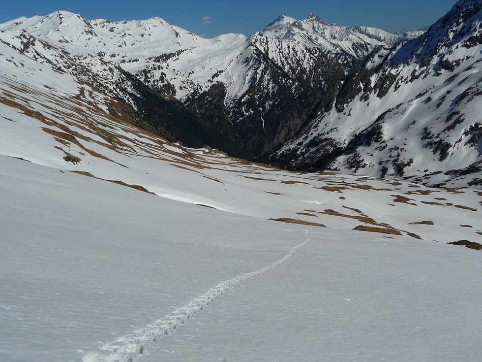 je-retrouve-ma-trace-raquettes-de-aller-corniches-de-vallee-pinara