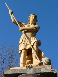 statue-archange-saint-michel-barbazan-lac-barbazan-et-ses-mysteres-4