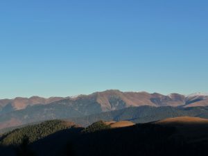 au-loin-au-centre-montious-balade-du-cote-col-nobis