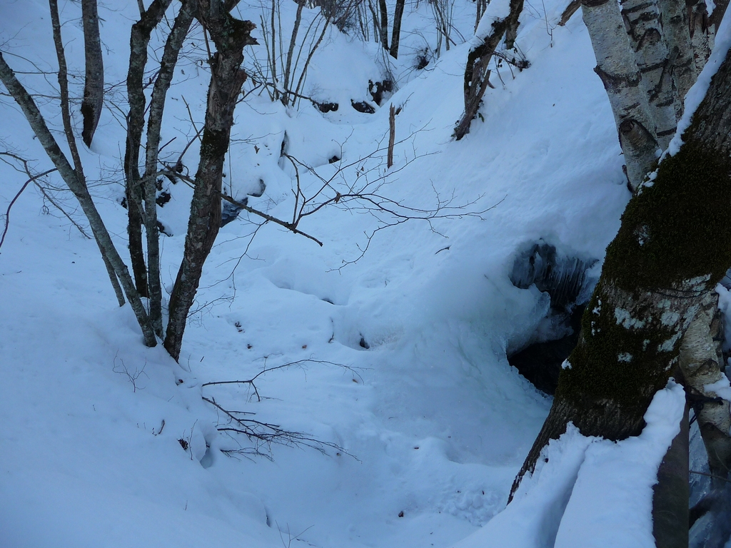 ruisseau-cache-sous-neige-une-petite-sortie-a-heure-du-gouter-granges-foraines-en-hiver