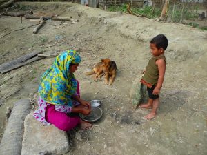 kanok-preparant-crevettes-yuk-et-adnan-grande-pointure-pour-adnan