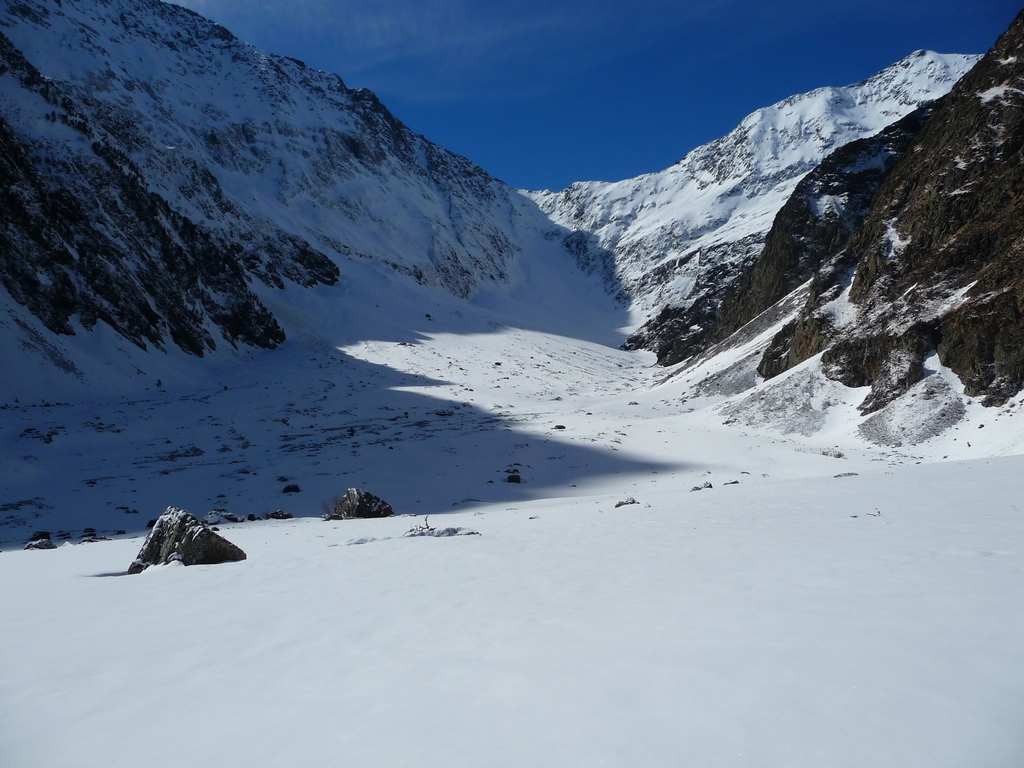 au-loin-port-de-la-pez-trois-sorties-raquettes-de-la-semaine-2-vallon-de-la-pez