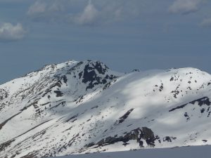 versant-sud-montious-reste-bien-enneige-trois-sorties-raquettes-de-la-semaine-3-sommet-pouyaue