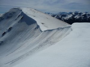 derniers-metres-avant-atteindre-sommet-pebere-au-depart-village-bareilles-sommet-pebere