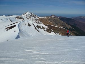 une-descente-agreable-au-depart-village-bareilles-sommet-pebere