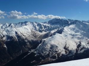 nous-sommes-mi-avril-il-reste-encore-beaucoup-neige-a-piau-des-images-crete-traoues-un-printemps-trop-estival