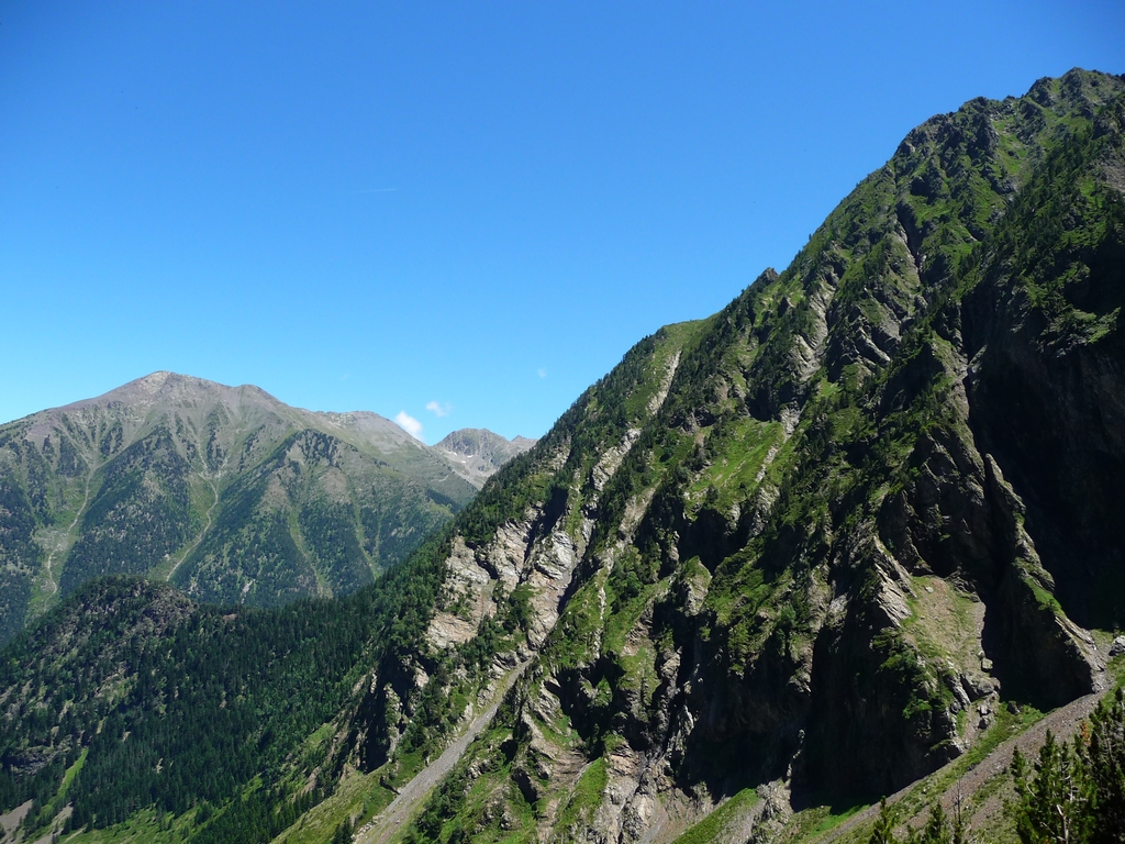 objectif-est-rejoindre-crete-au-dessus-barres-rocheuses-sur-hauts-baricave