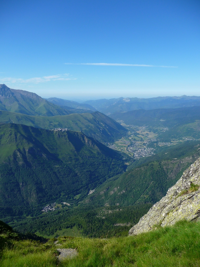 village-tramezaygues-se-trouve-bas-pente-dans-pentes-pic-tramezaygues