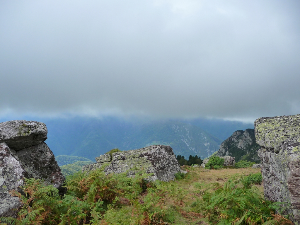 un-ciel-de-plomb-landes-et-nuages-vallee-ardengost