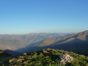 cairn-au-sommet-fin-apres-midi-au-cap-de-la-pene-de-soulit