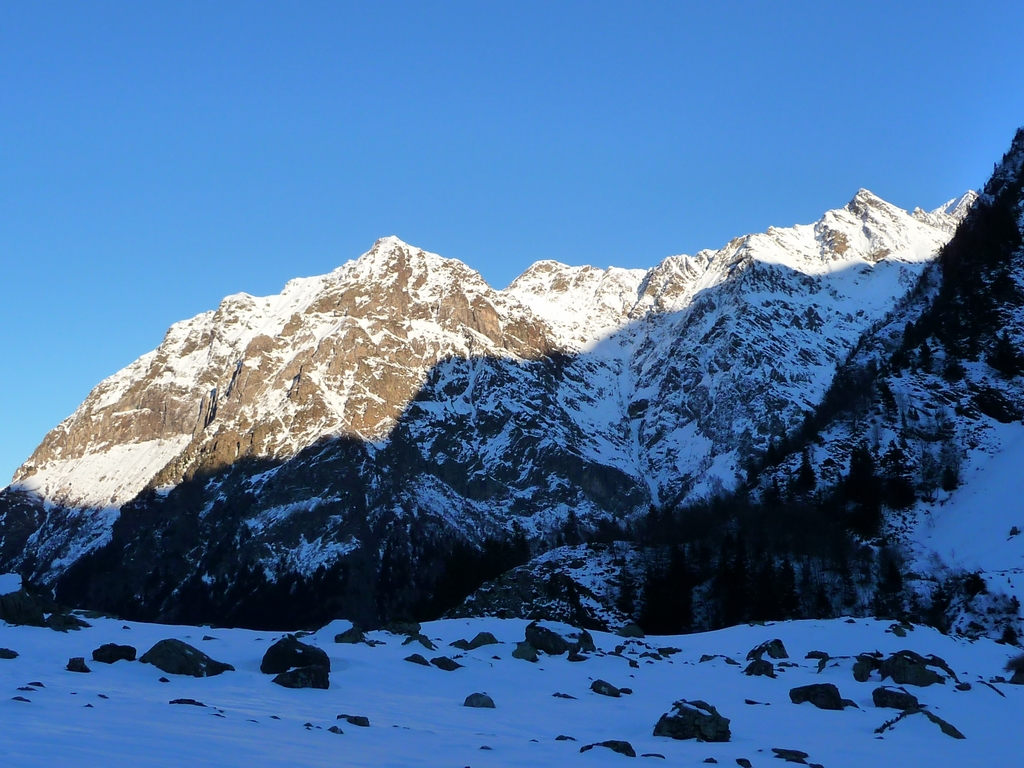 sur-plateau-ambiance-austere-et-sauvage-vallon-la-pez