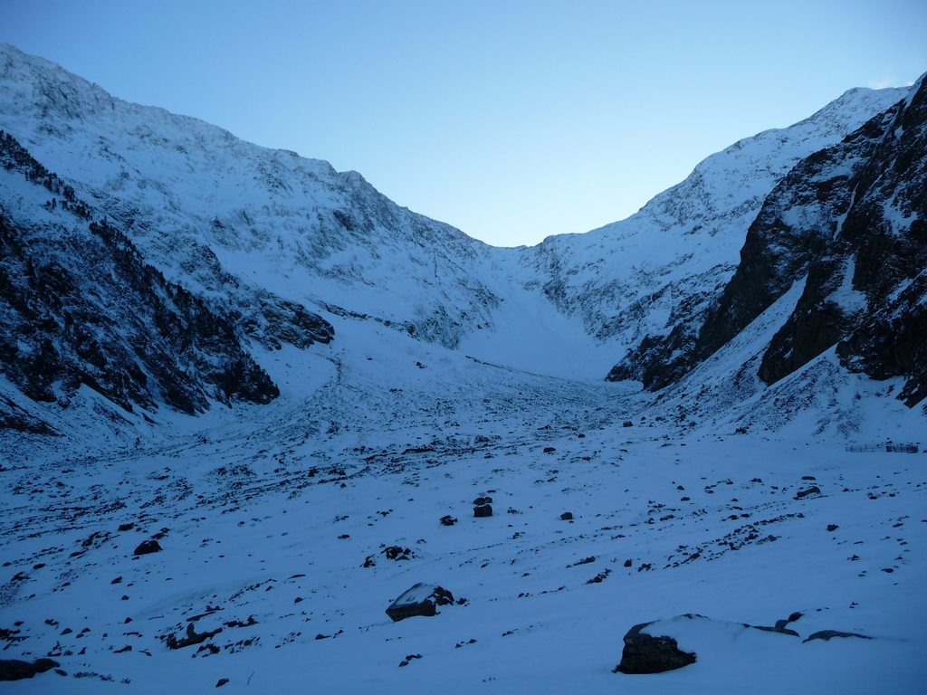 au-bout-vallon-port-la-pez-ambiance-austere-et-sauvage-vallon-la-pez