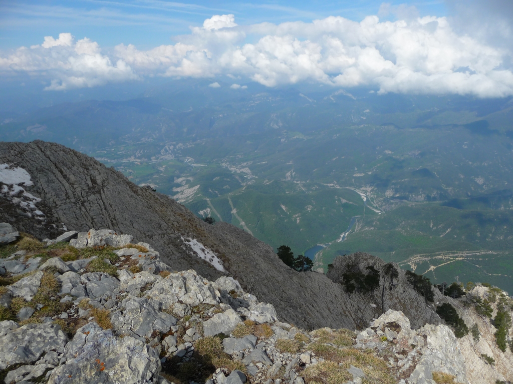 on-apercoit-un-peu-lac-du-barrage-laspuna-fenetre-meteo-a-punta-llerga