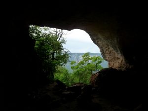 effet-de-grotte-une-boucle-dans-gorges-tarn-et-jonte