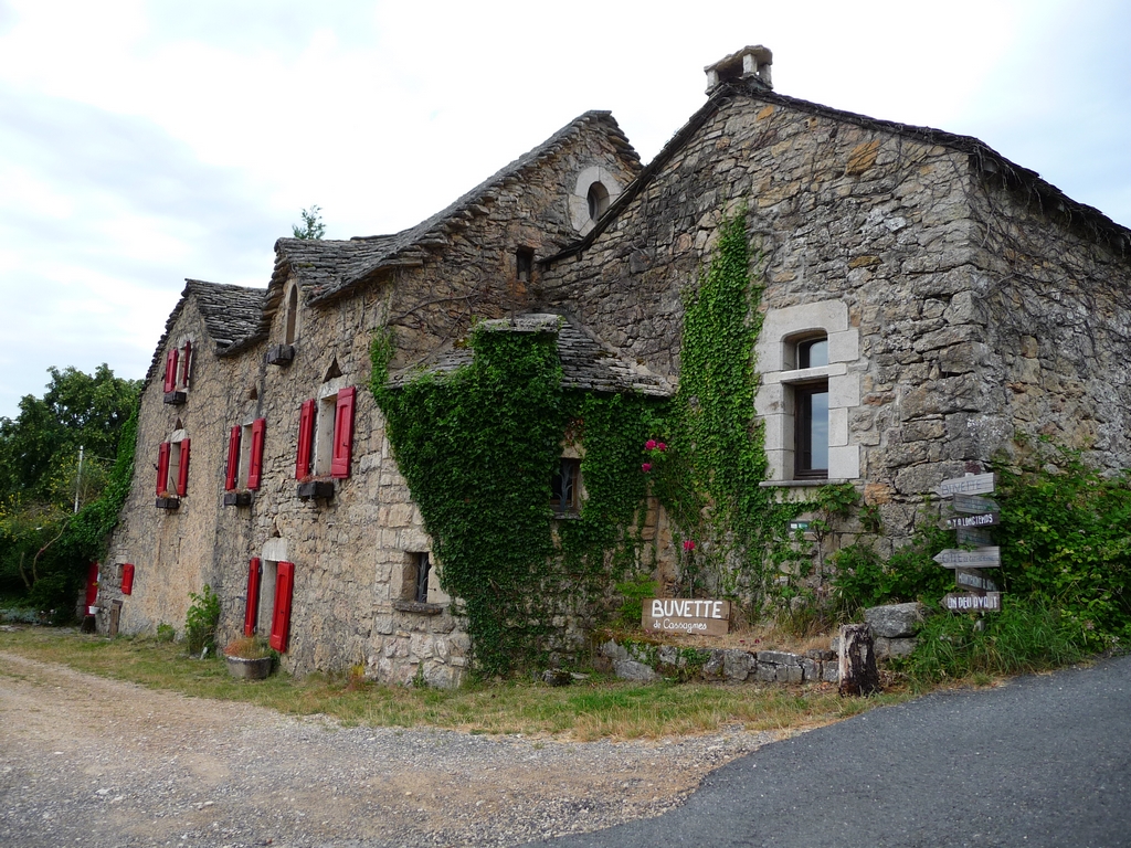 buvette-de-cassagnes-une-boucle-dans-gorges-tarn-et-jonte