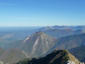 versant-barousse-au-centre-pic-mont-las-horizons-bleus-depuis-le-pic-areng