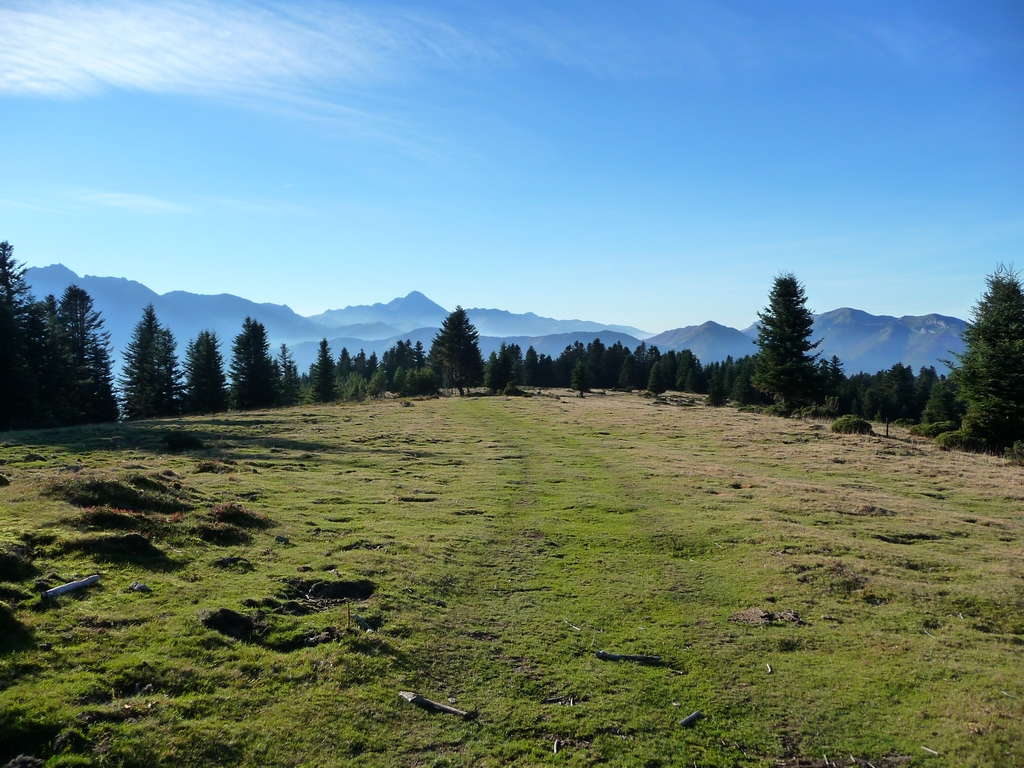 montagnes-bleues-horizons-bleus-depuis-le-pic-areng