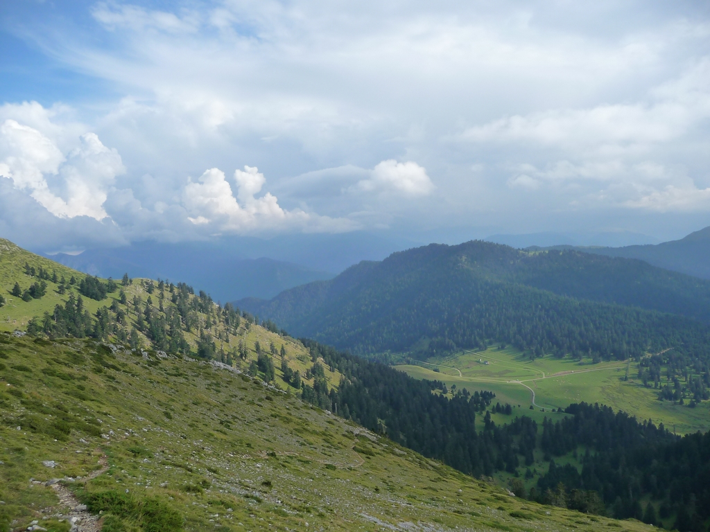 contrebas-col-beyrede-des-nuages-et-des-monts-signal-de-bassia-en-septembre