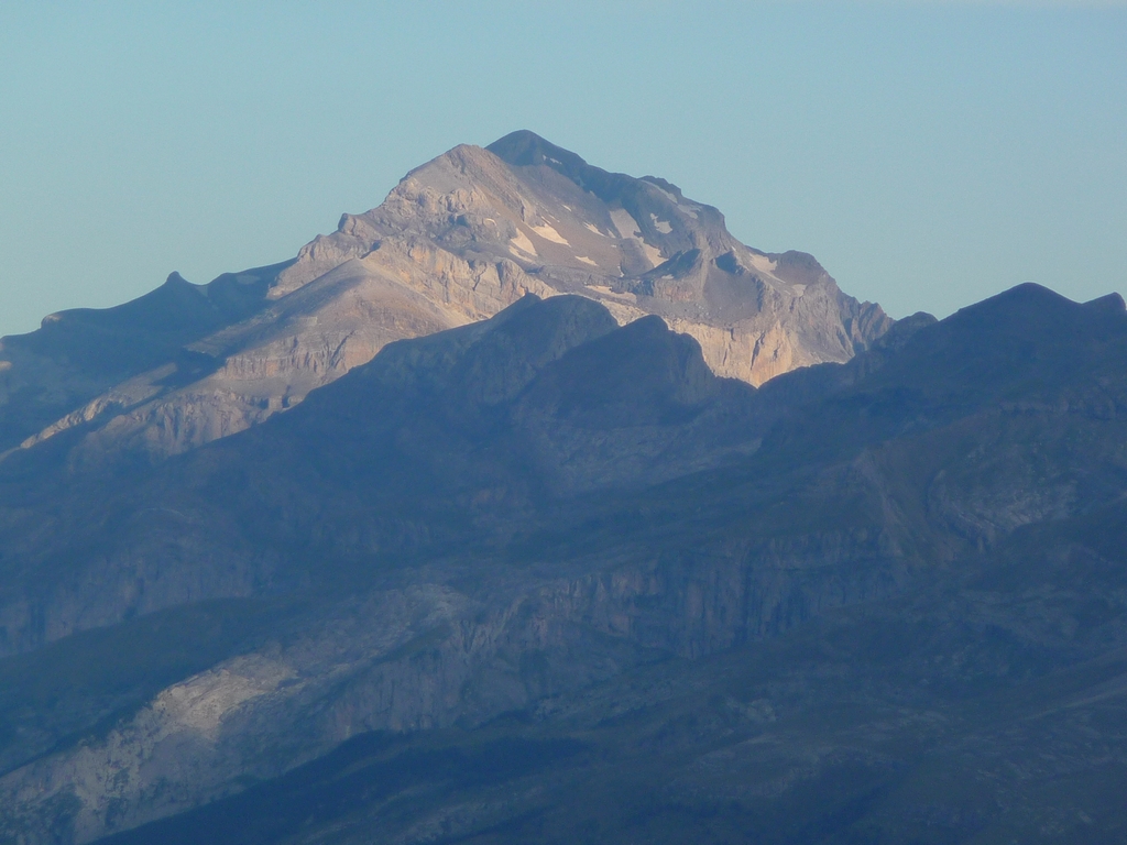 monte-perdido-sur-les-hauteurs-desertiques-du-cotiella-1