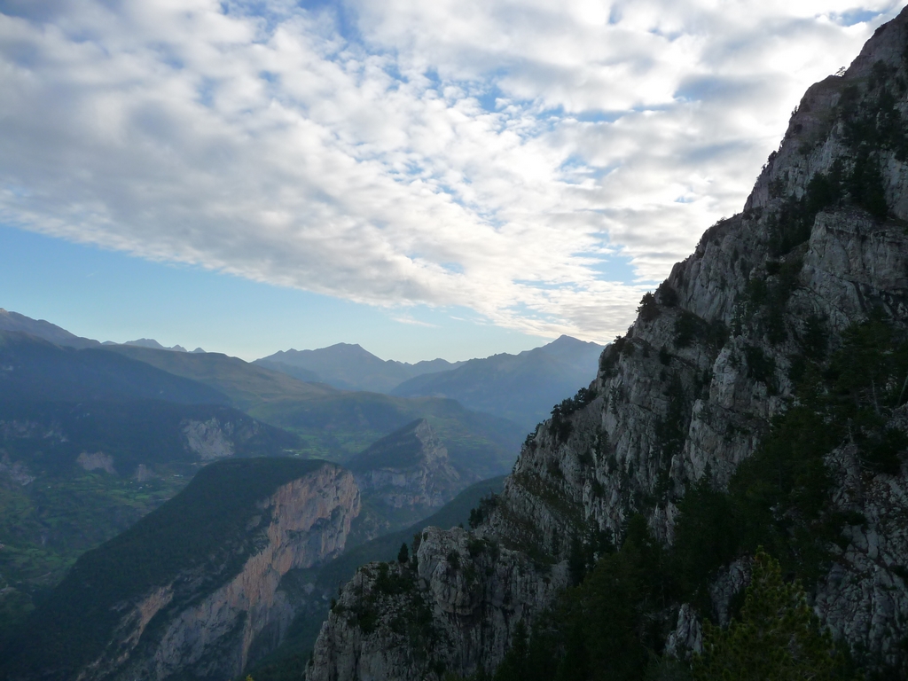 avancee-nuageuse-au-dessus-vallee-gistain-sur-les-hauteurs-desertiques-du-cotiella-1