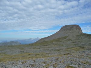 sur-les-hauteurs-desertiques-du-cotiella-1