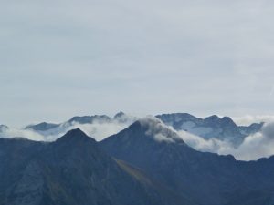 la-bas-massif-maladeta-fin-apres-midi-au-pic-aubas