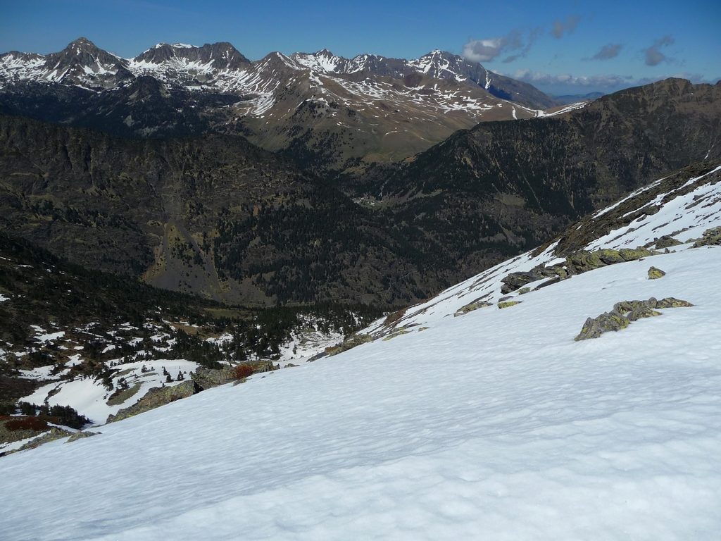 versants-sud-tres-degarnis-neige-boucle-traoues-vipere-neige