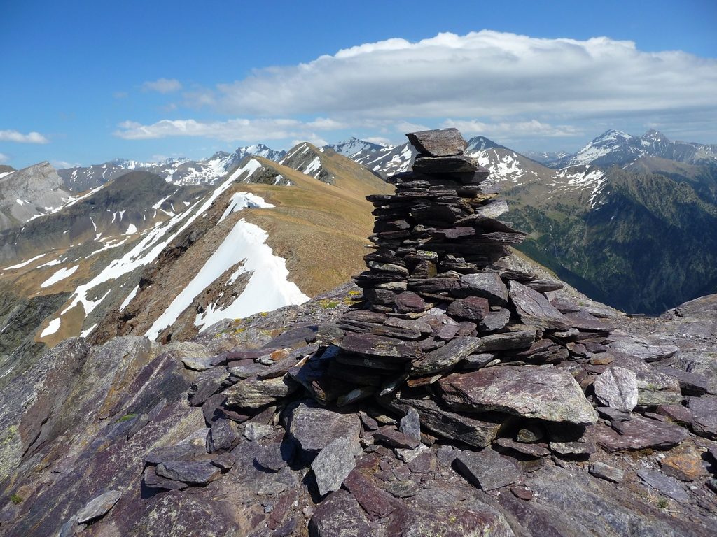 cairn-sommet-pic-aiguillette-crete-et-pic-aiguillette