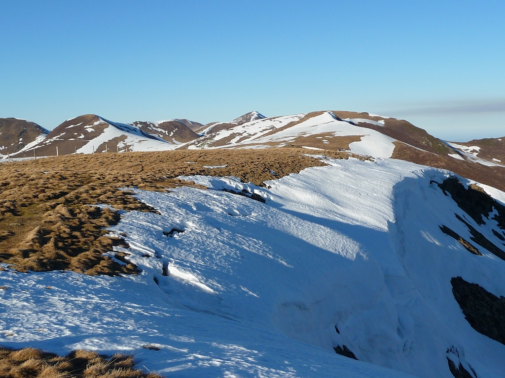 mi-herbe-mi-neige-bande-neige-pouyaue