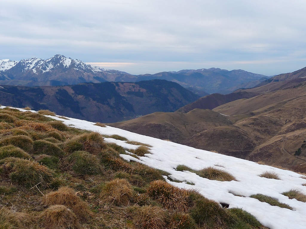 au-loin-massif-arbizon-mi-fevrier-a-2000